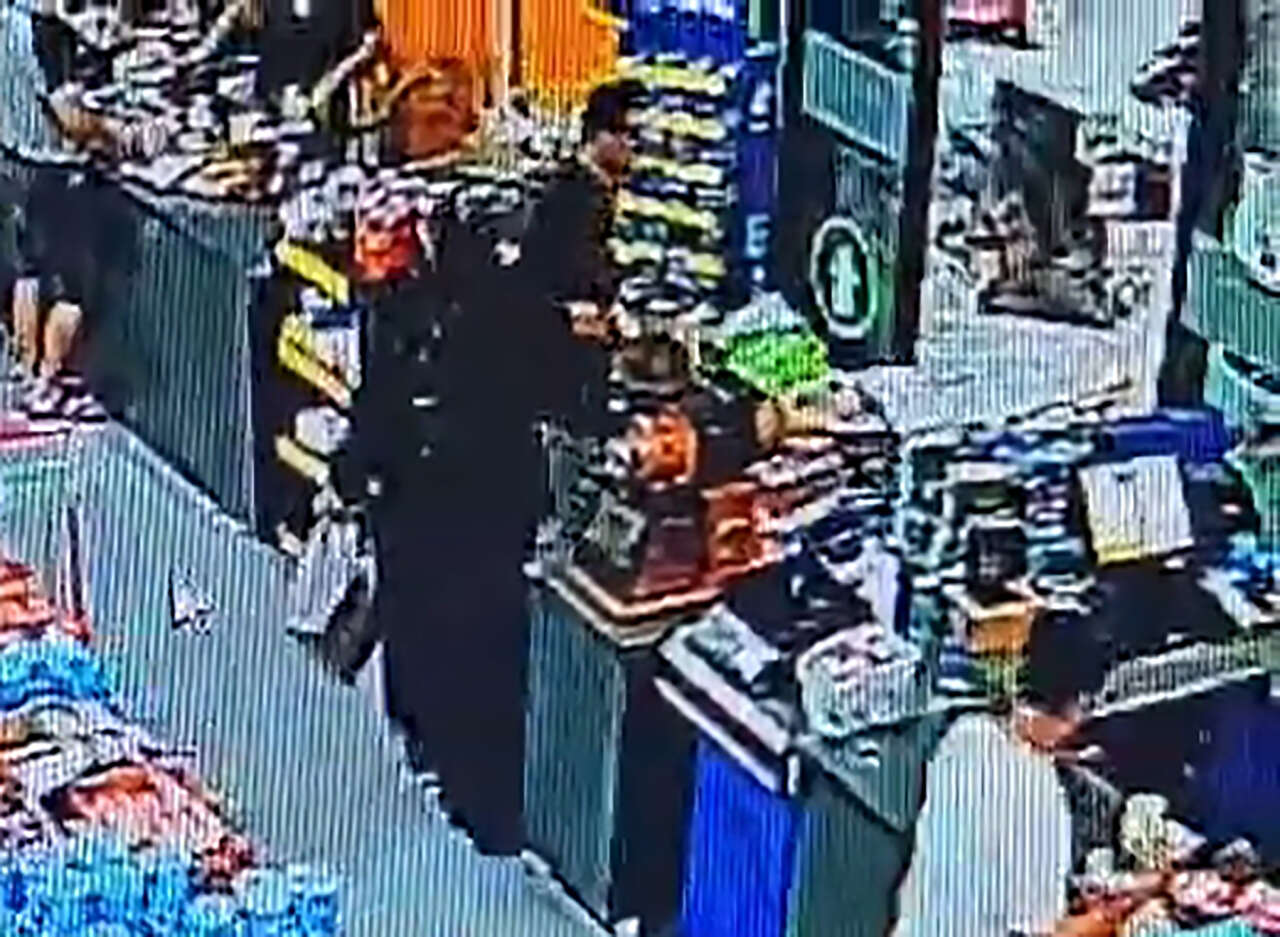 Düğünlere davetli gibi girip takıları çalmıştı! Tahliye edildi, yine çalarken yakalandı 3